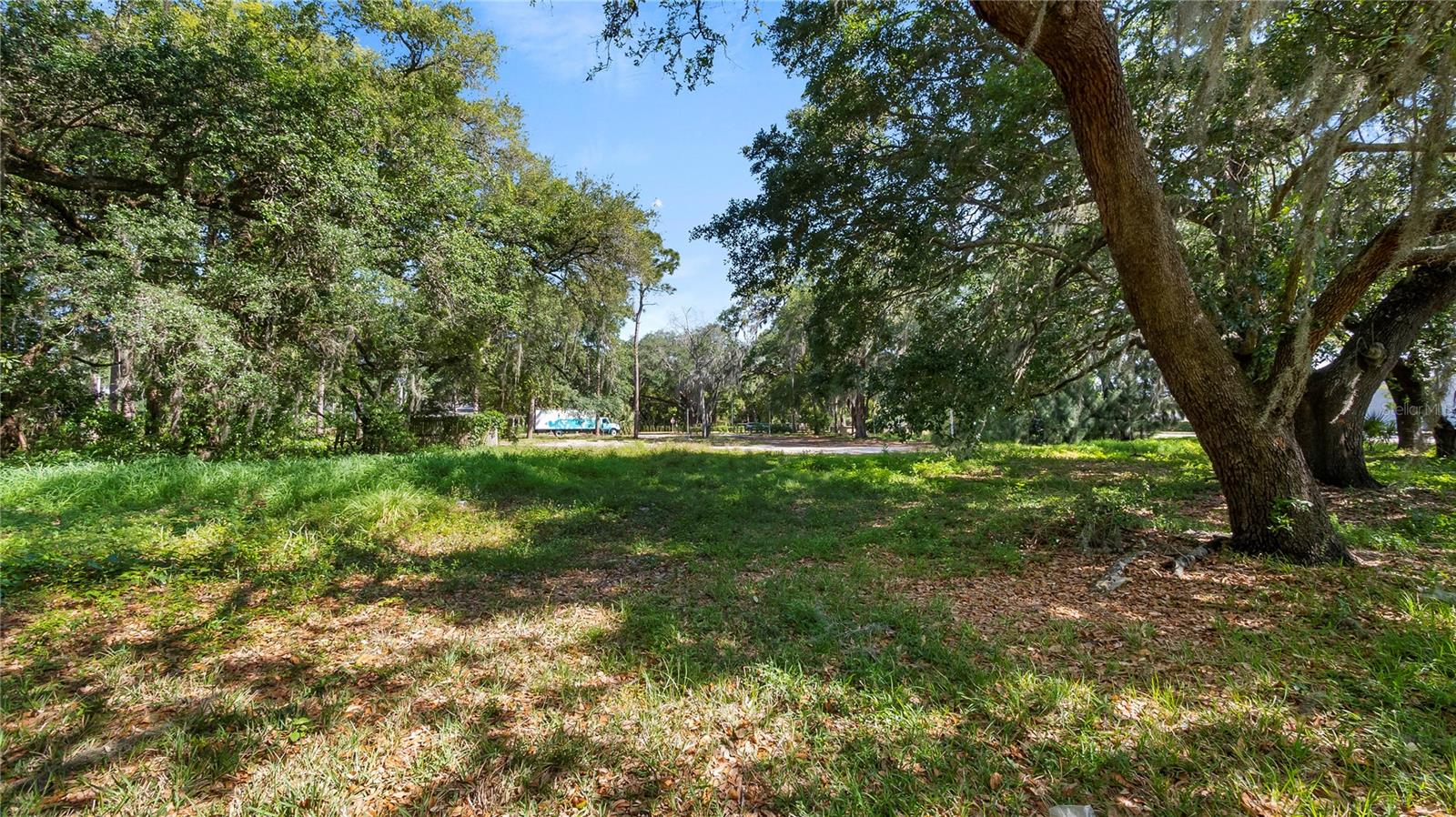 AMBASSADOR PARK - Land