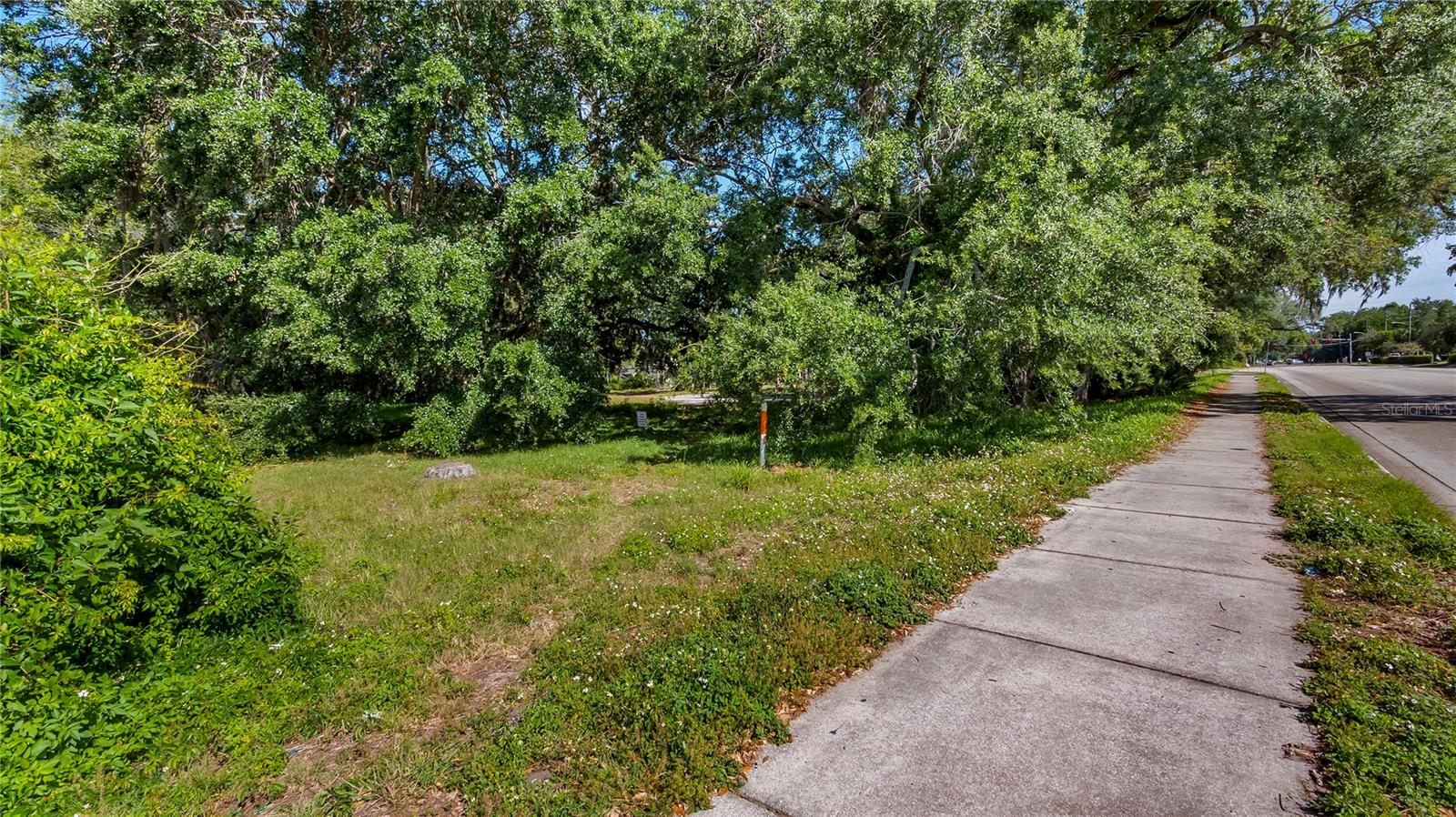 AMBASSADOR PARK - Land