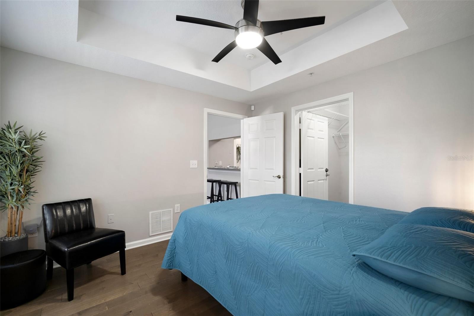 HYDE PARK WALK A CONDO - Residential