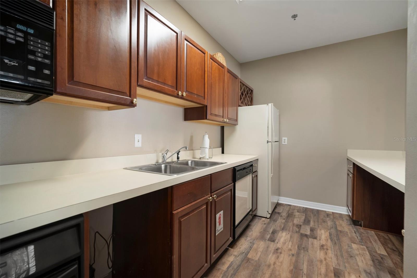 HYDE PARK WALK A CONDO - Residential