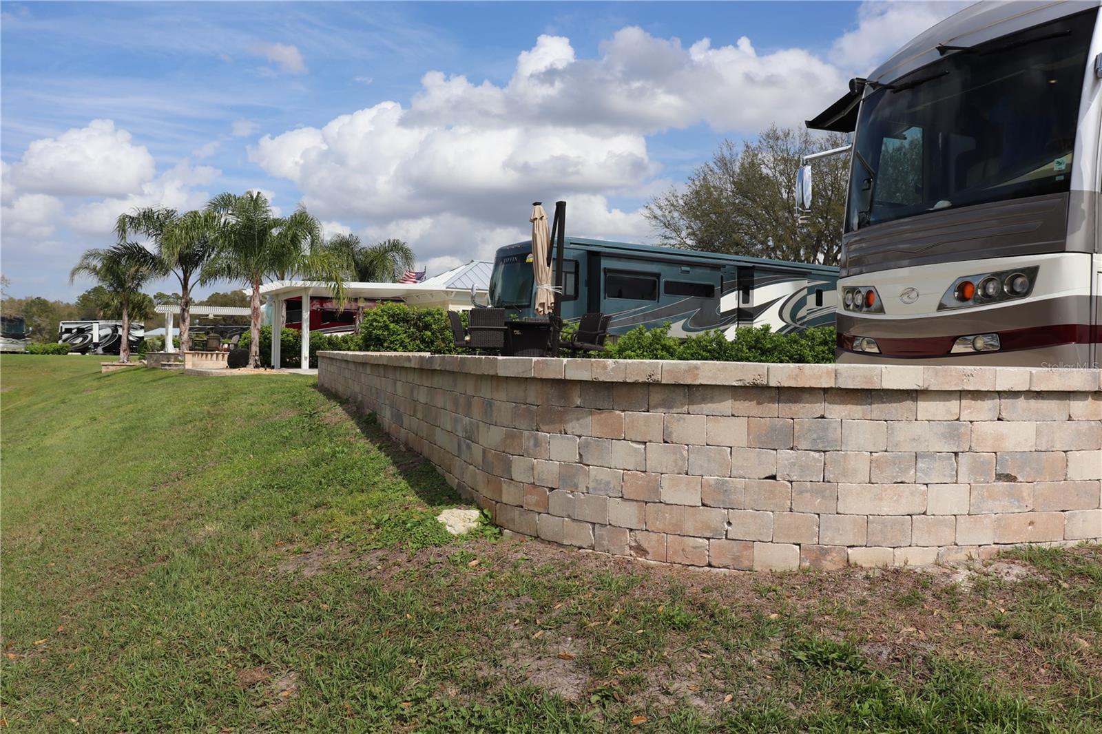 FLORIDA GRANDE MOTOR COACH RESORT - Land