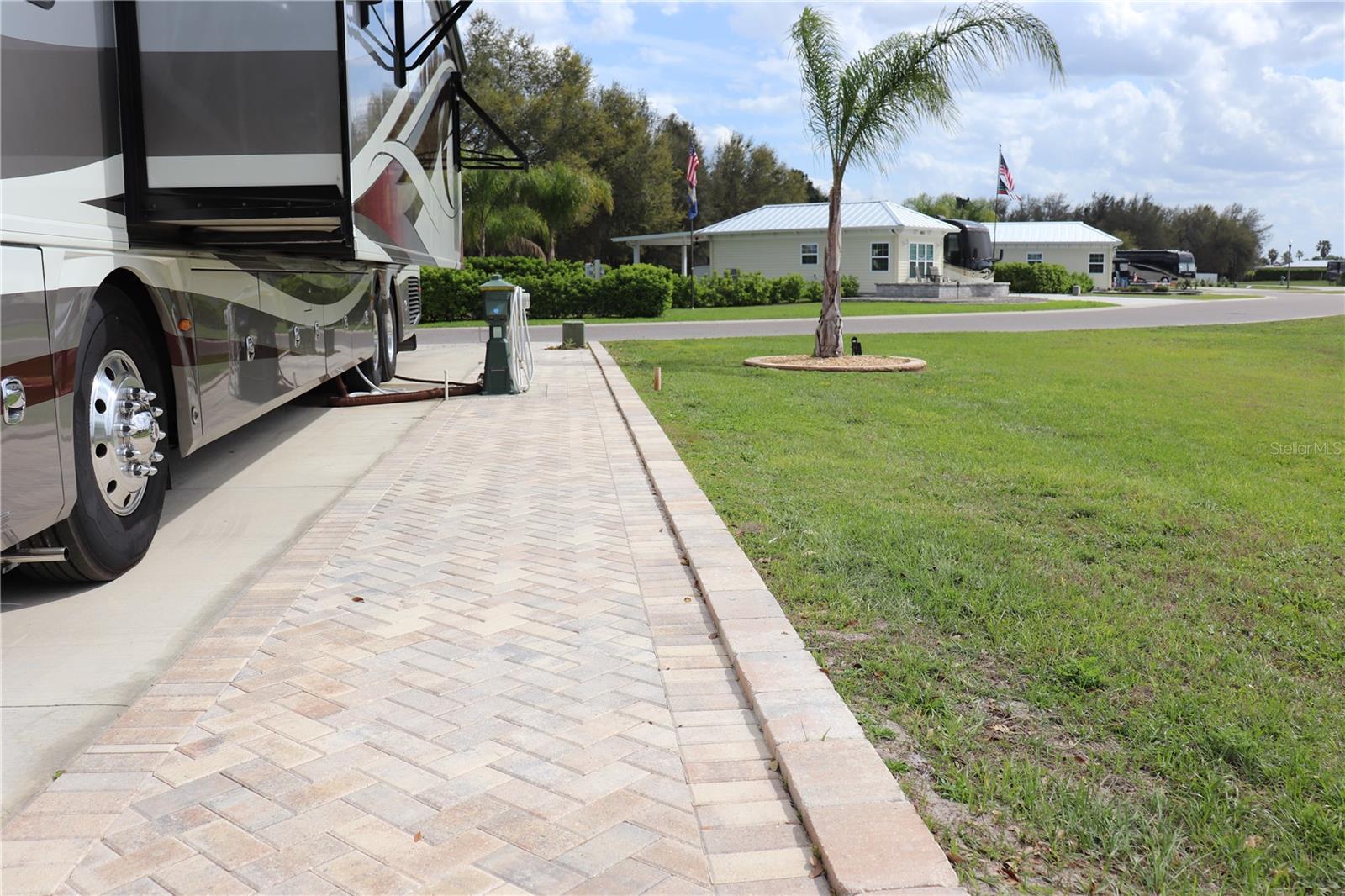 FLORIDA GRANDE MOTOR COACH RESORT - Land