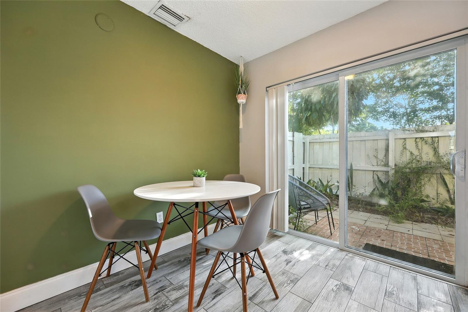 HIDDEN OAKS CONDO PH 01 - Residential