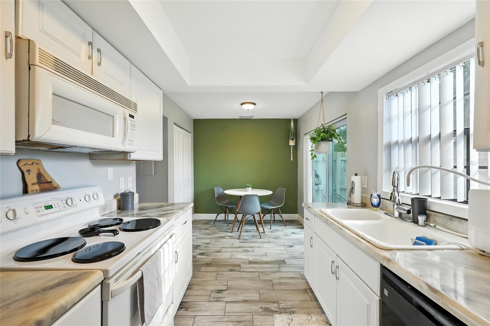 HIDDEN OAKS CONDO PH 01 - Residential