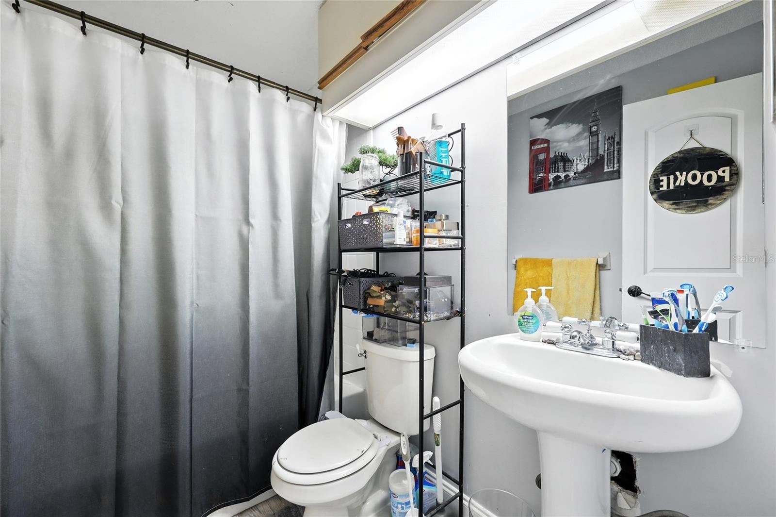 HIDDEN OAKS CONDO PH 01 - Residential