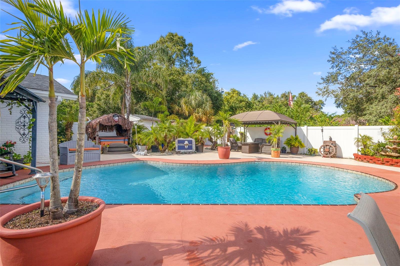 216 LAKEWOOD DRIVE