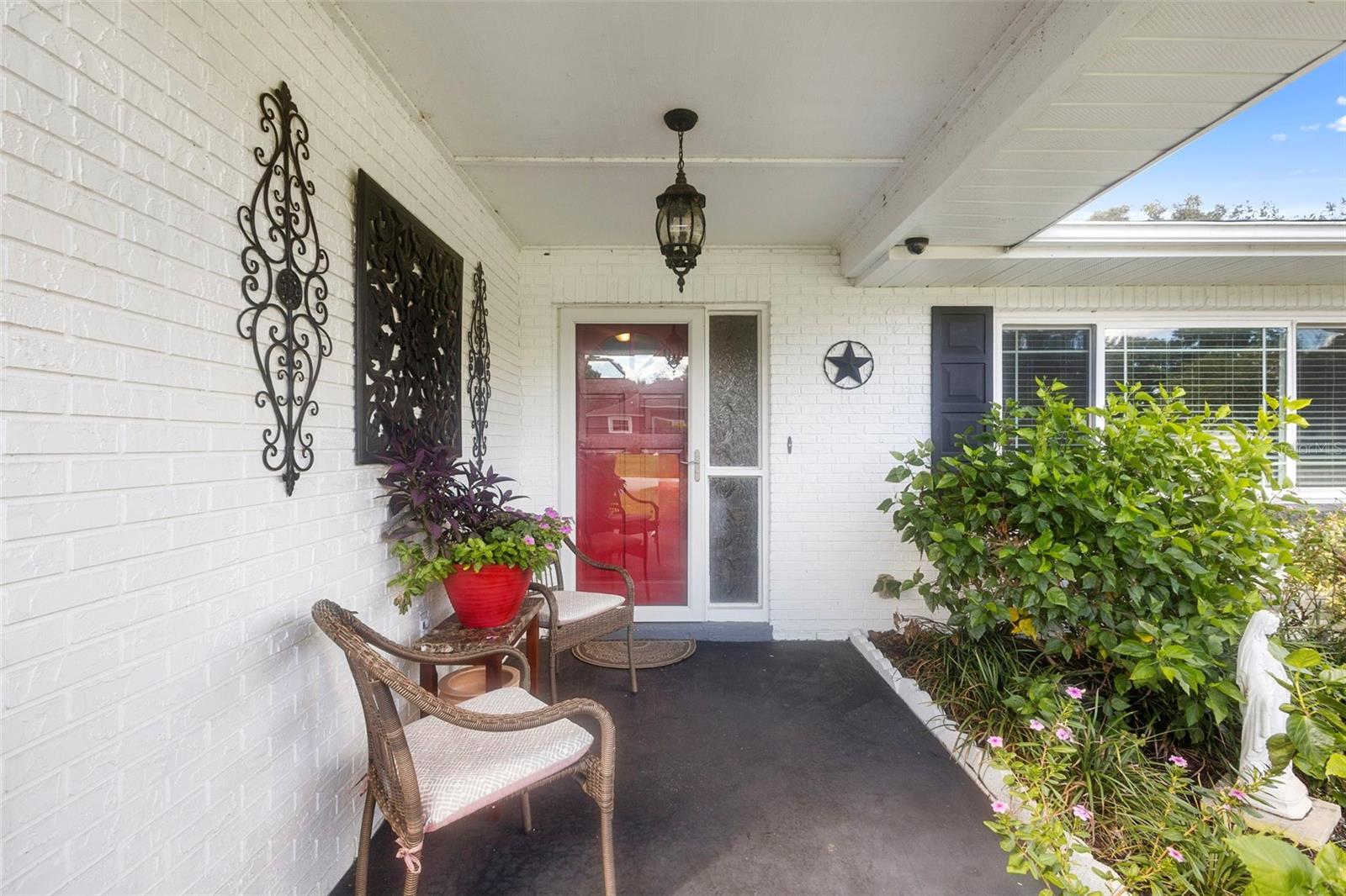 216 LAKEWOOD DRIVE