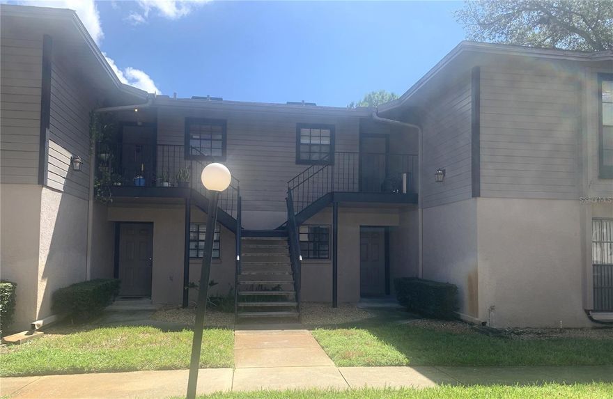 ASHFORD GREEN - FIRST FLOOR CONDOMINIUM, MINUTES TO THE UNIVERSITY OF SOUTH FLORIDA on the USF Shuttle. 2 BEDROOMS & 2 FULL BATHS CONDO. Updated appliances. Great Location - Close distance to USF Shuttle, Moffitt Cancer Center, VA Hospital, Advent Health Hospital, Busch Gardens, Shopping, Restaurants, and more!