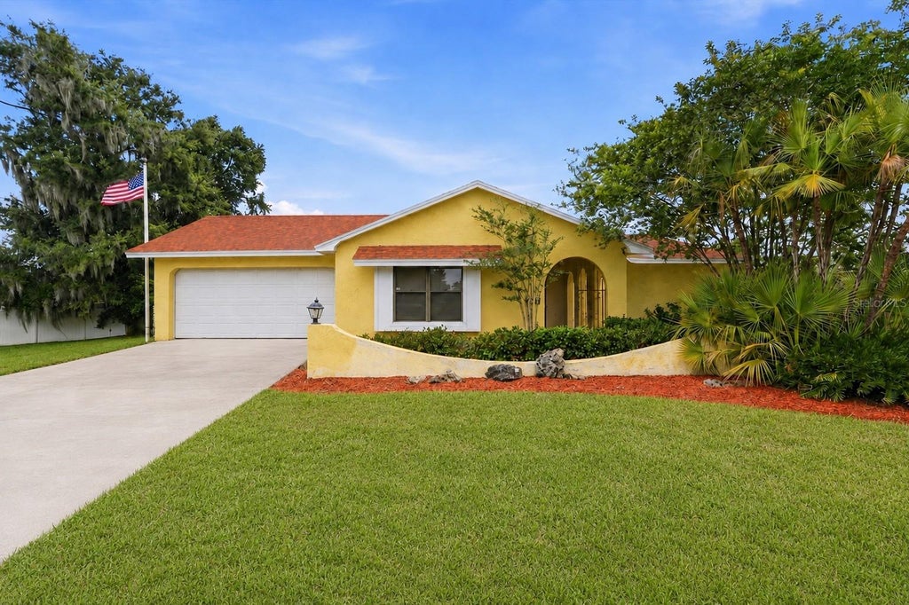 Photo of 7026 Willow Run Loop, Lakeland, FL 33813 (MLS # P4938944)