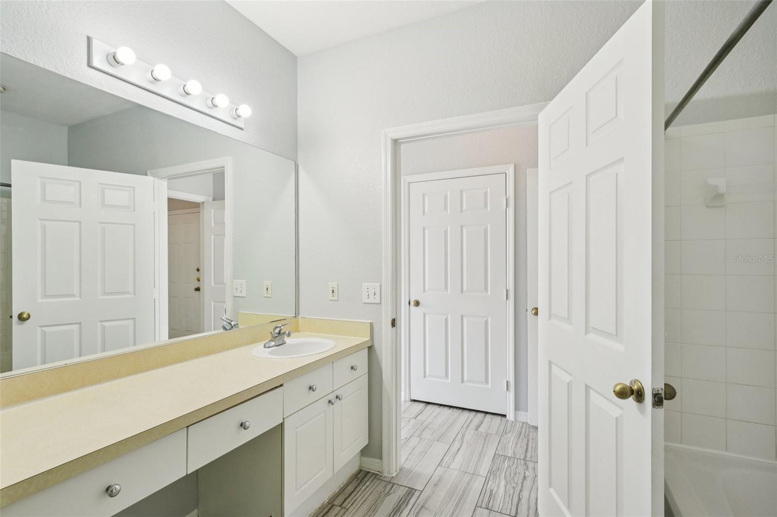 THE ENCLAVE AT RICHMOND PLACE - Residential