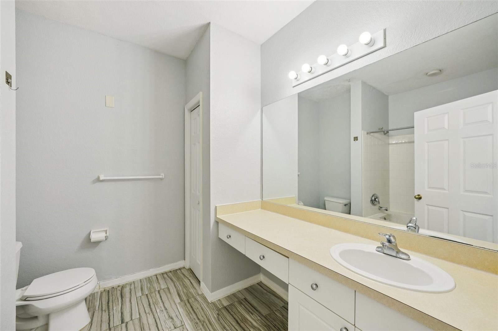 THE ENCLAVE AT RICHMOND PLACE - Residential