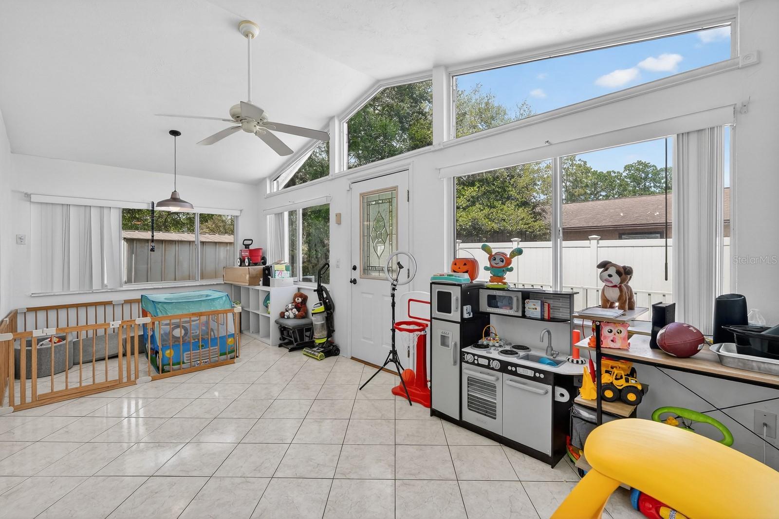 PINE LAKES - Residential