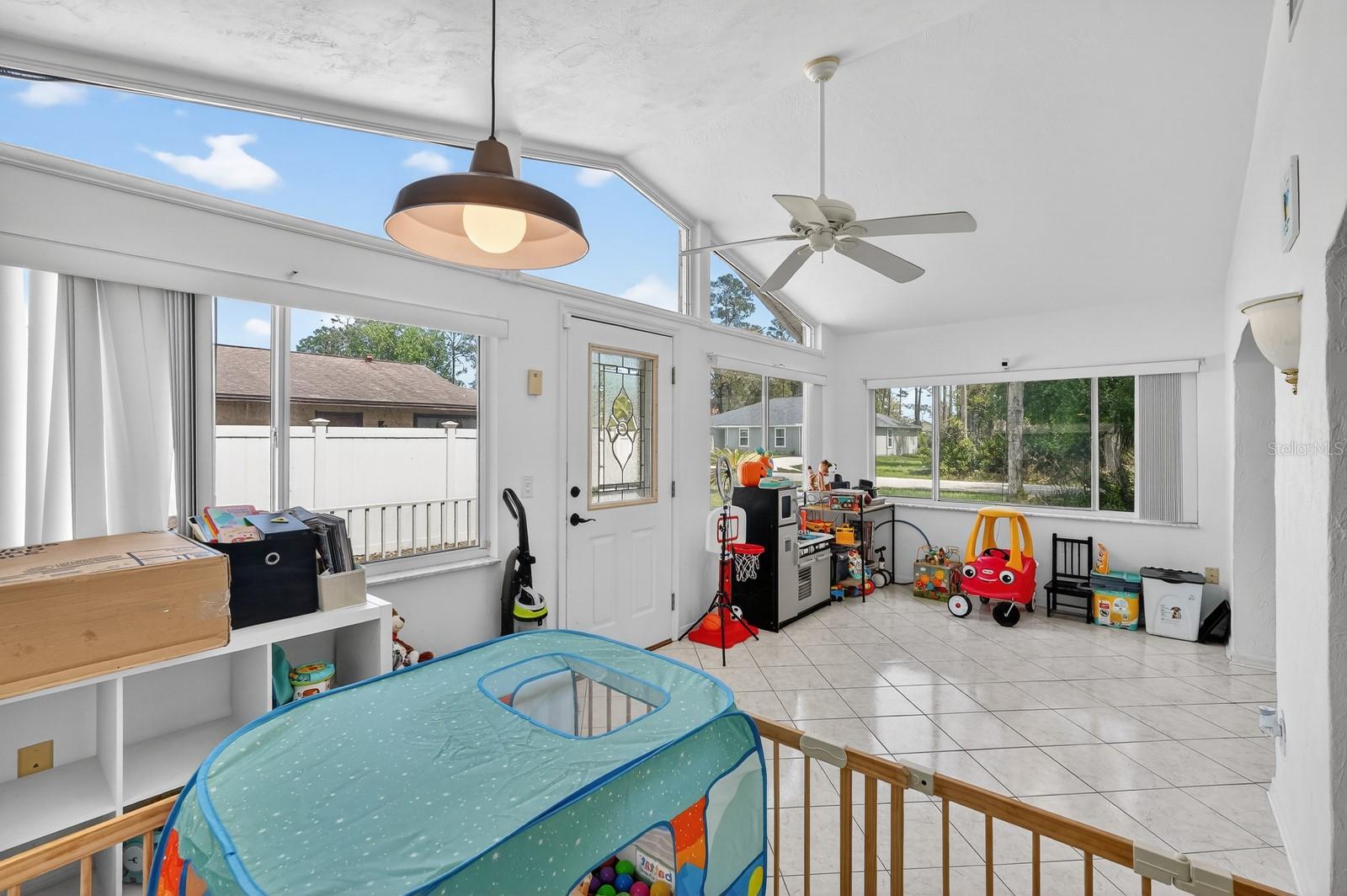 PINE LAKES - Residential