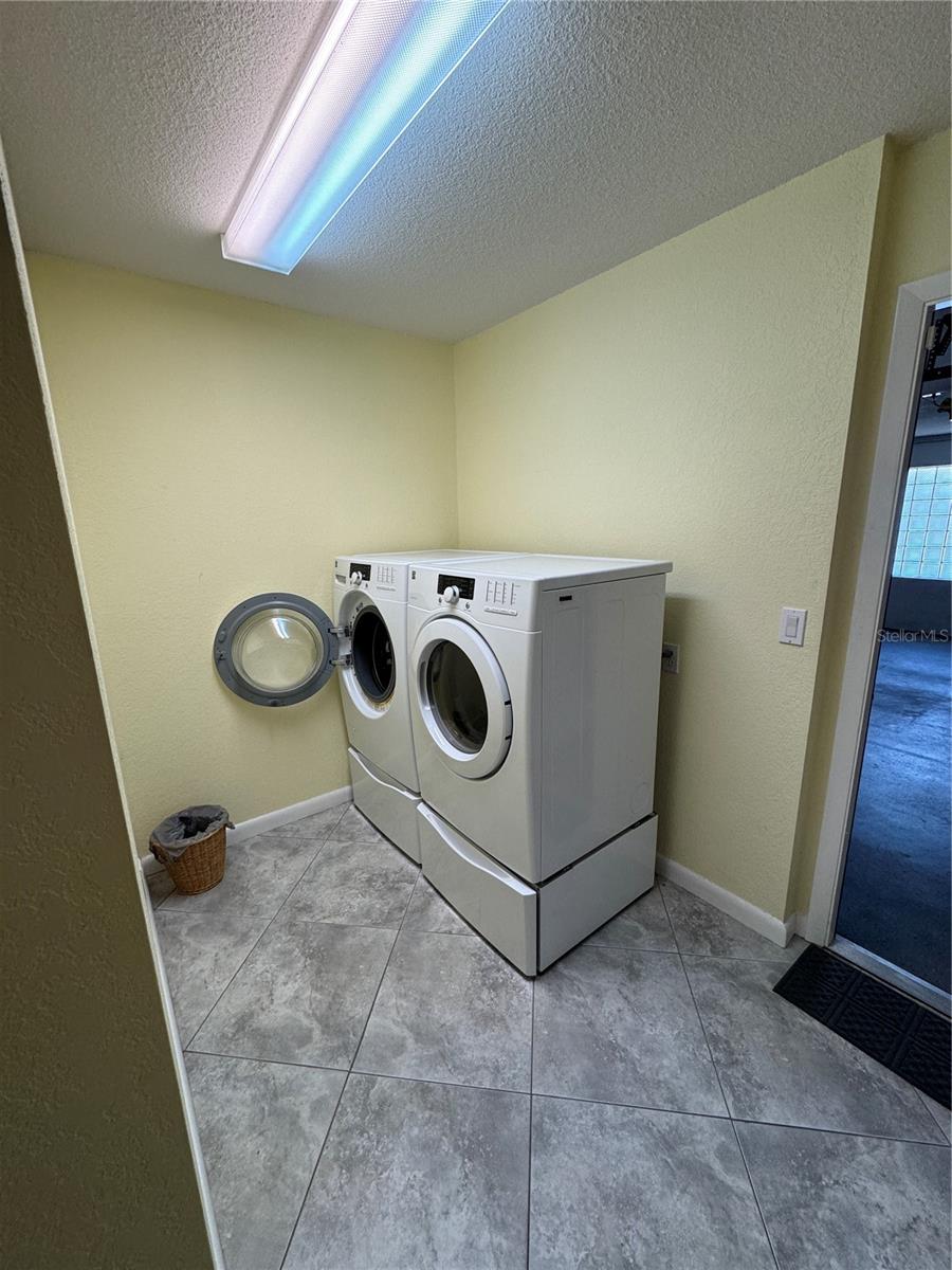 RIVER COUNTRY ESTATES - Residential Lease