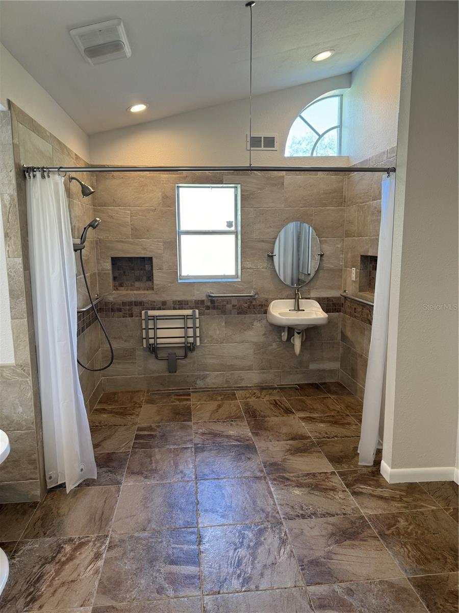 RIVER COUNTRY ESTATES - Residential Lease