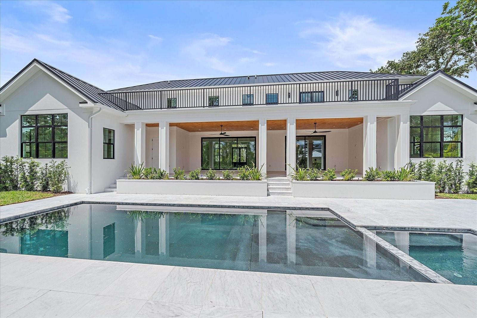 656 TROPICAL CIRCLE