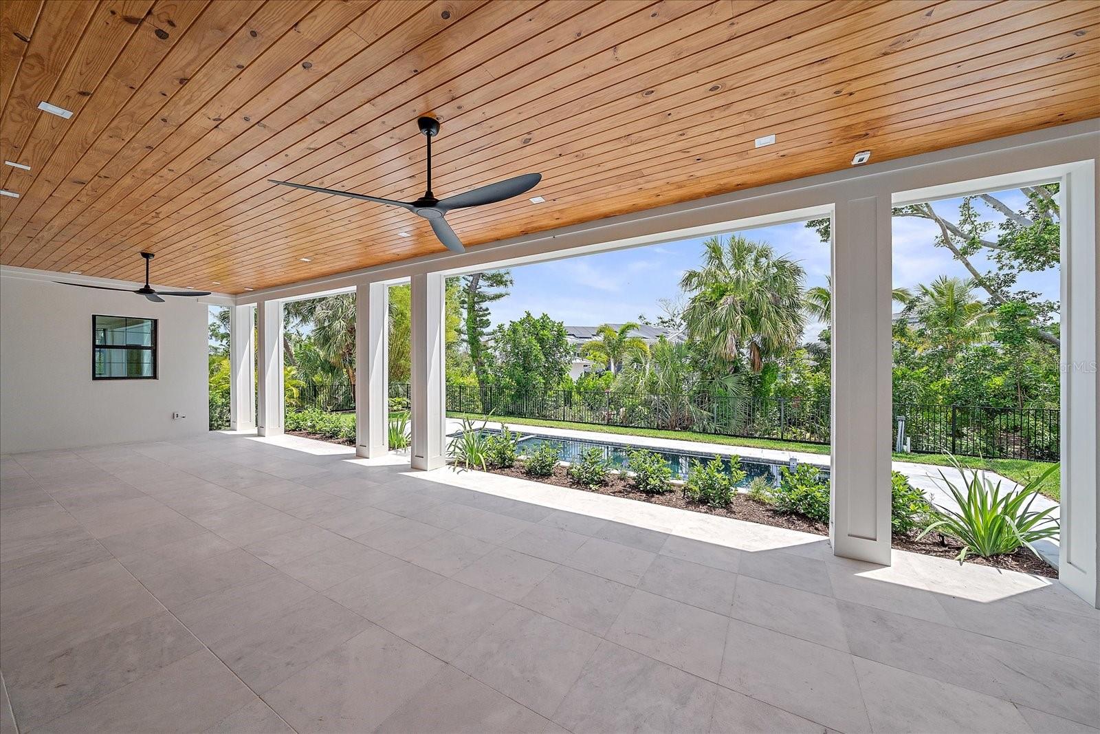 656 TROPICAL CIRCLE