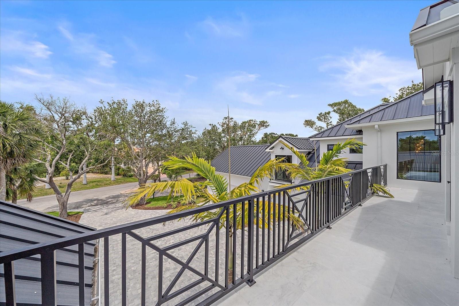 656 TROPICAL CIRCLE