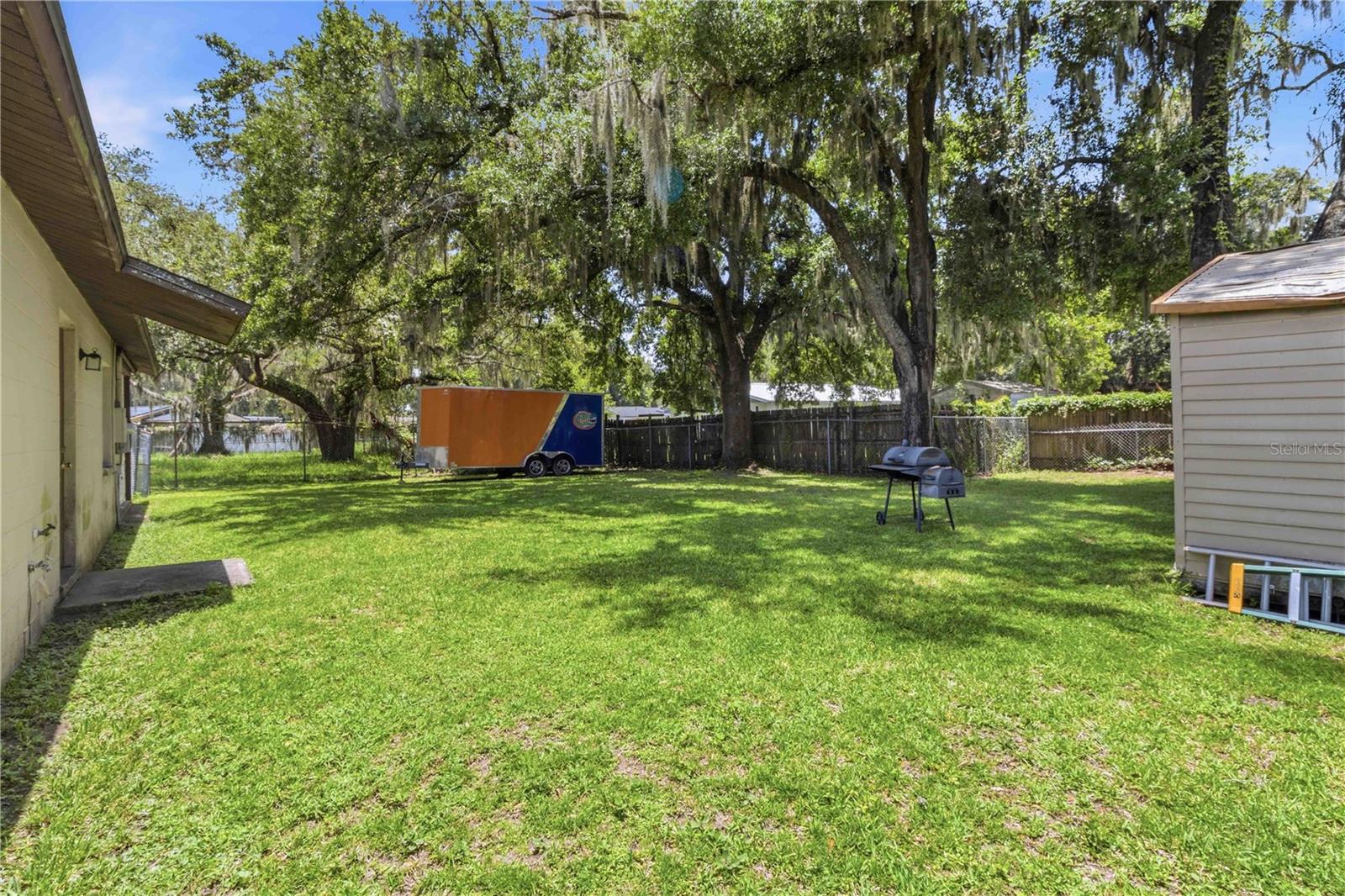 2113 OAKVIEW LANE