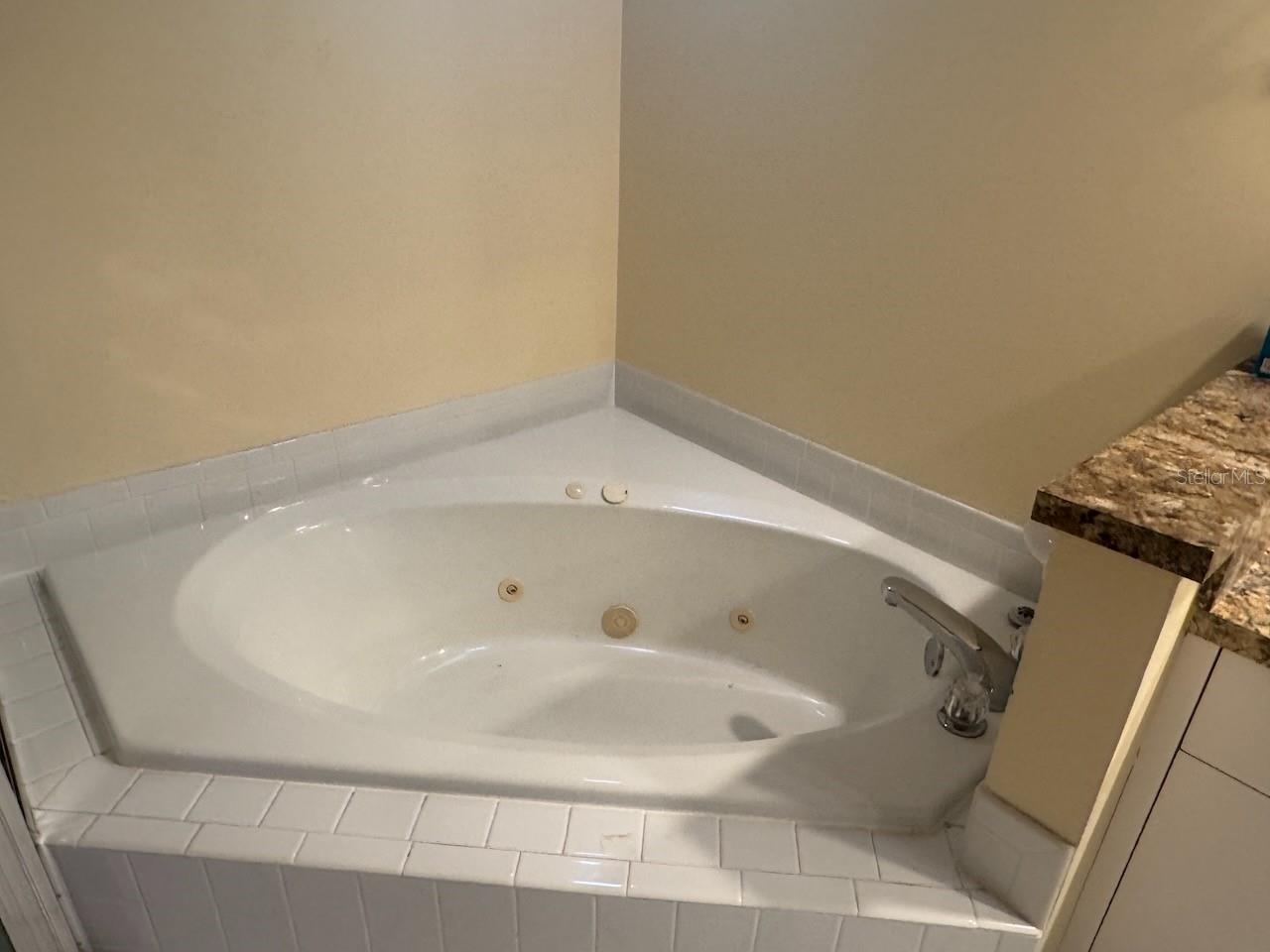 LAUREL OAKS AT EAST LAKE - Residential Lease