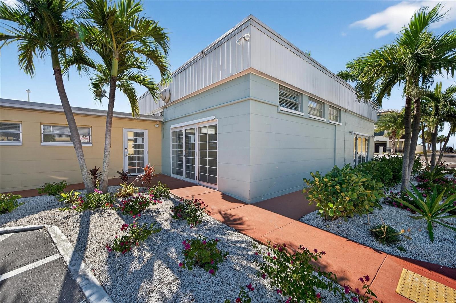 BAREFOOT BEACH RESORT - Residential