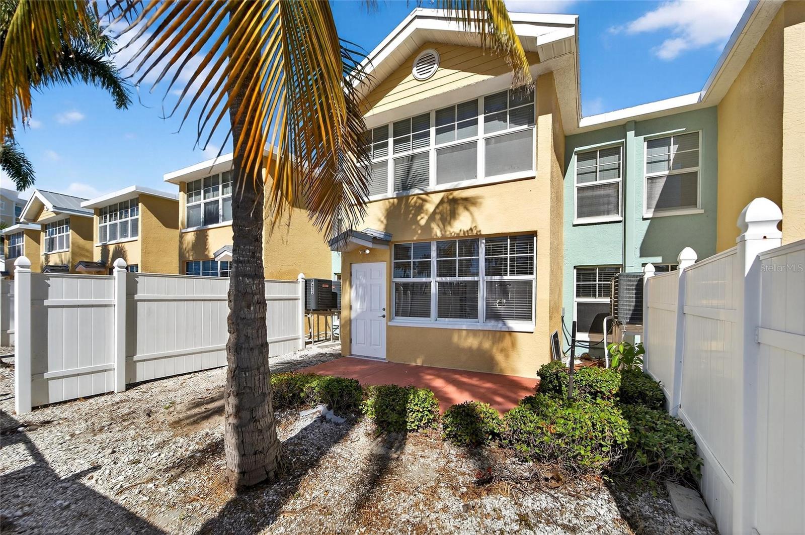 BAREFOOT BEACH RESORT - Residential