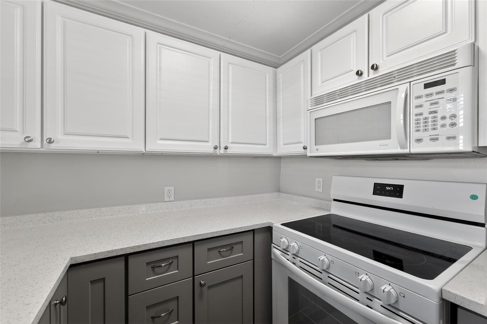 BAREFOOT BEACH RESORT - Residential