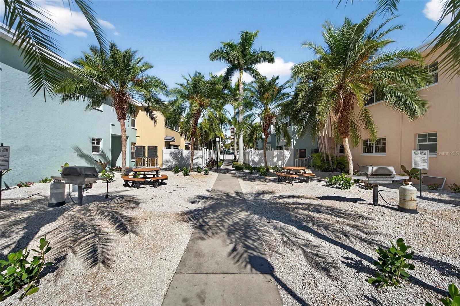 BAREFOOT BEACH RESORT - Residential