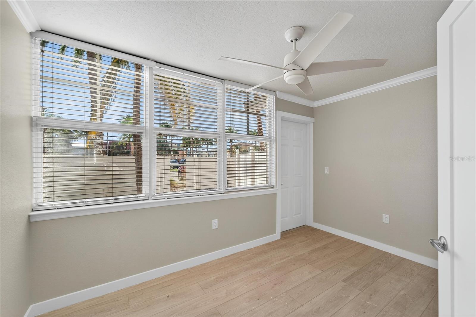 BAREFOOT BEACH RESORT - Residential