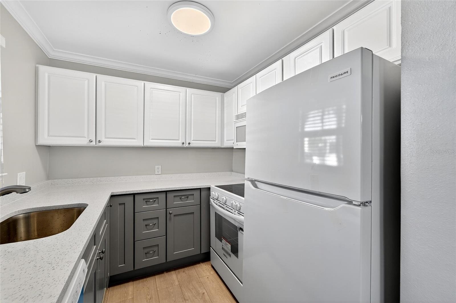 BAREFOOT BEACH RESORT - Residential