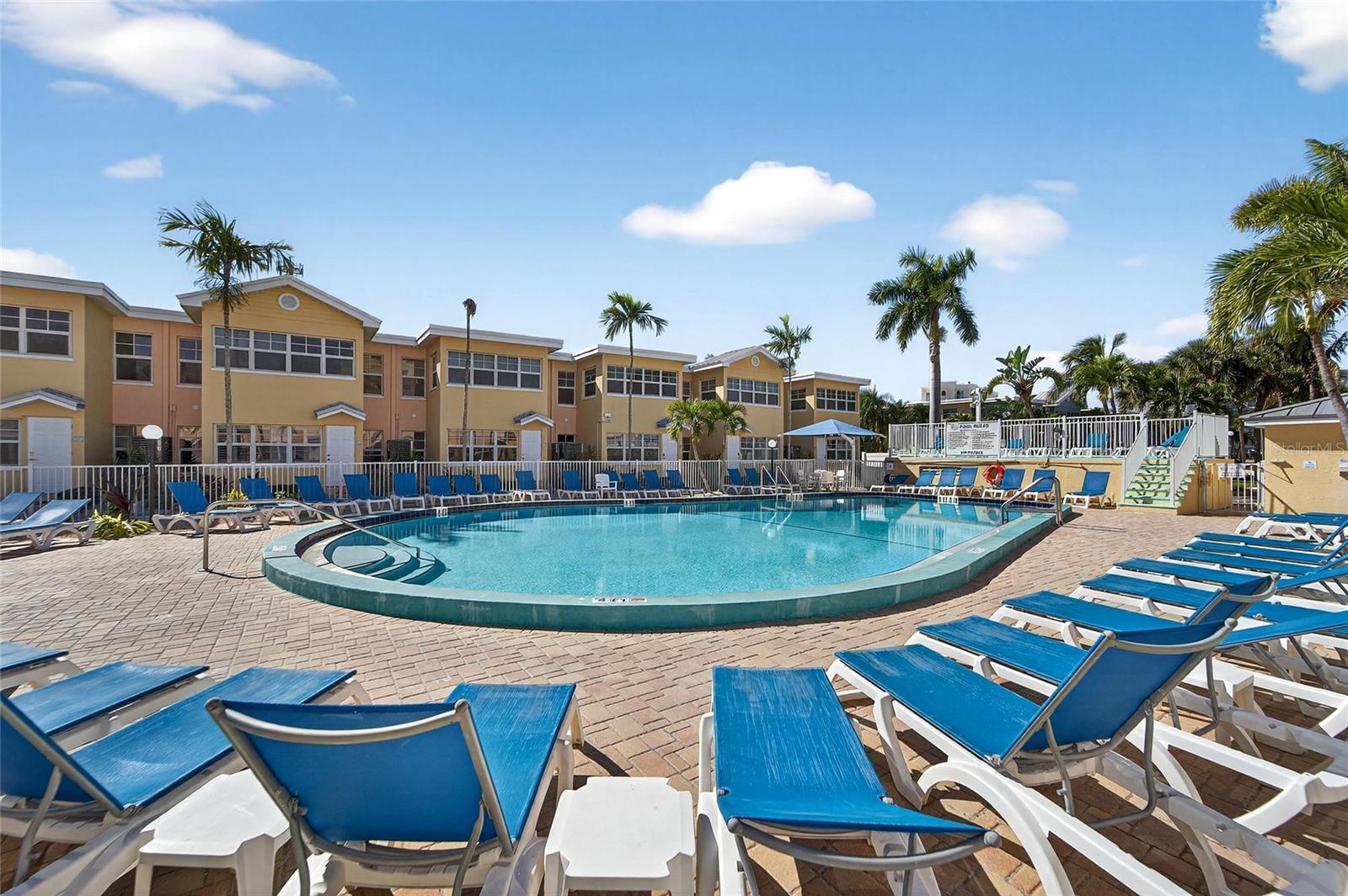 BAREFOOT BEACH RESORT - Residential