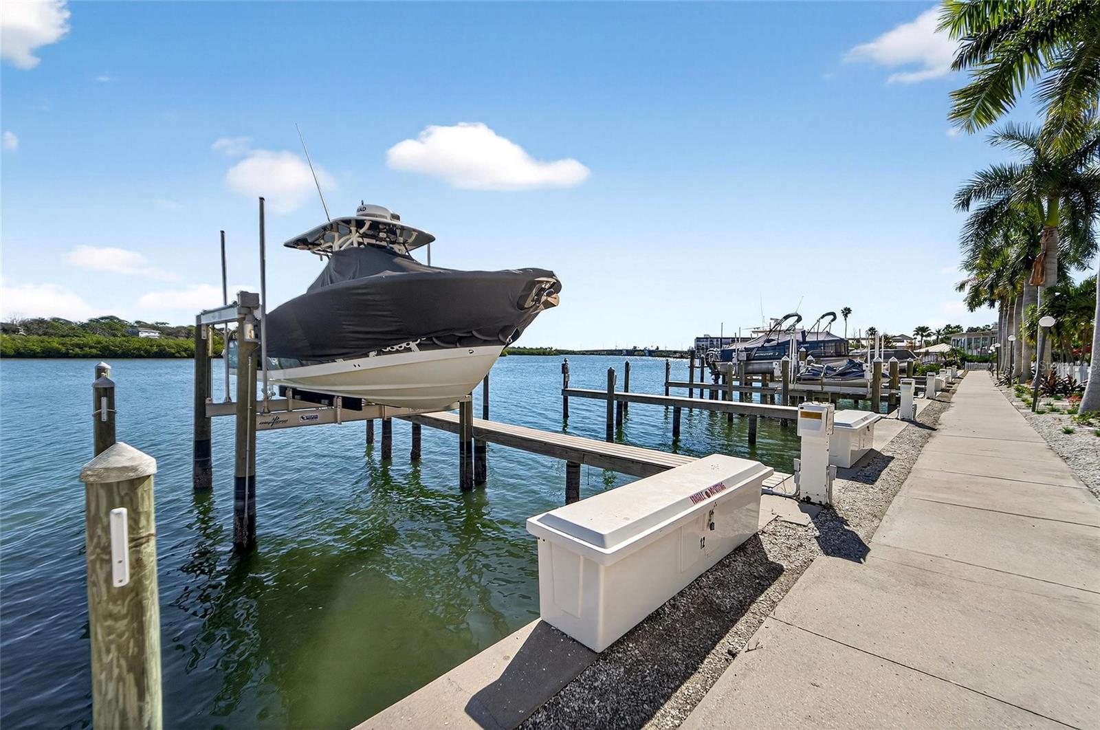 BAREFOOT BEACH RESORT - Residential