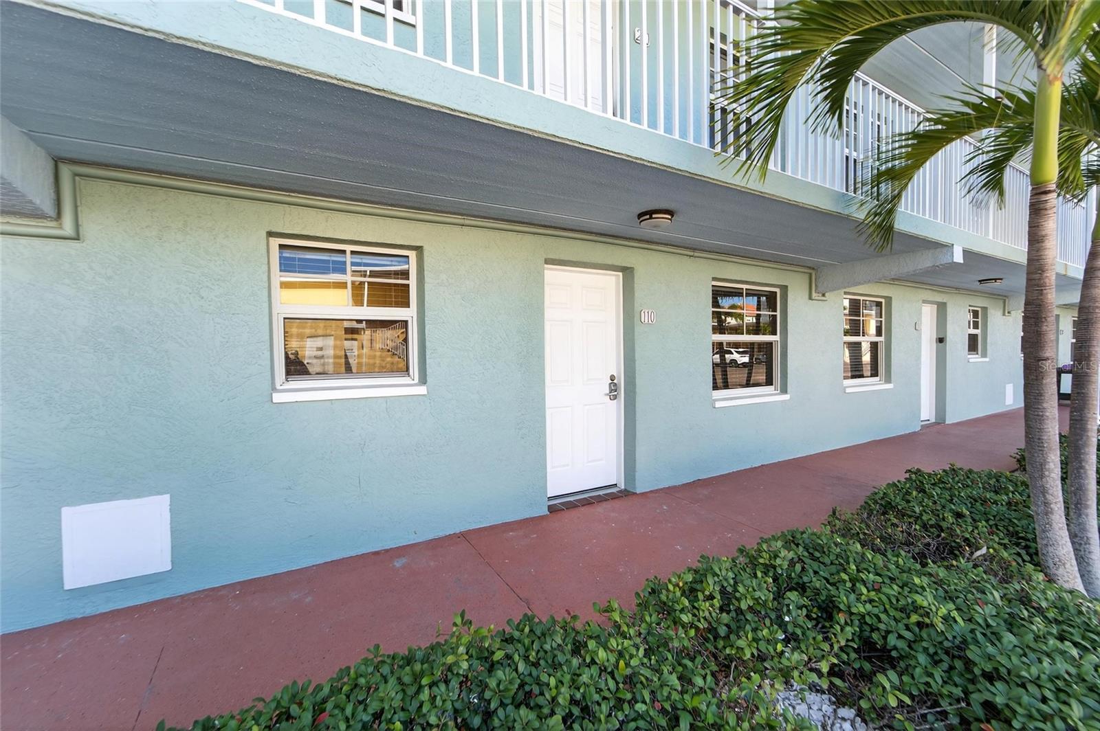 BAREFOOT BEACH RESORT - Residential