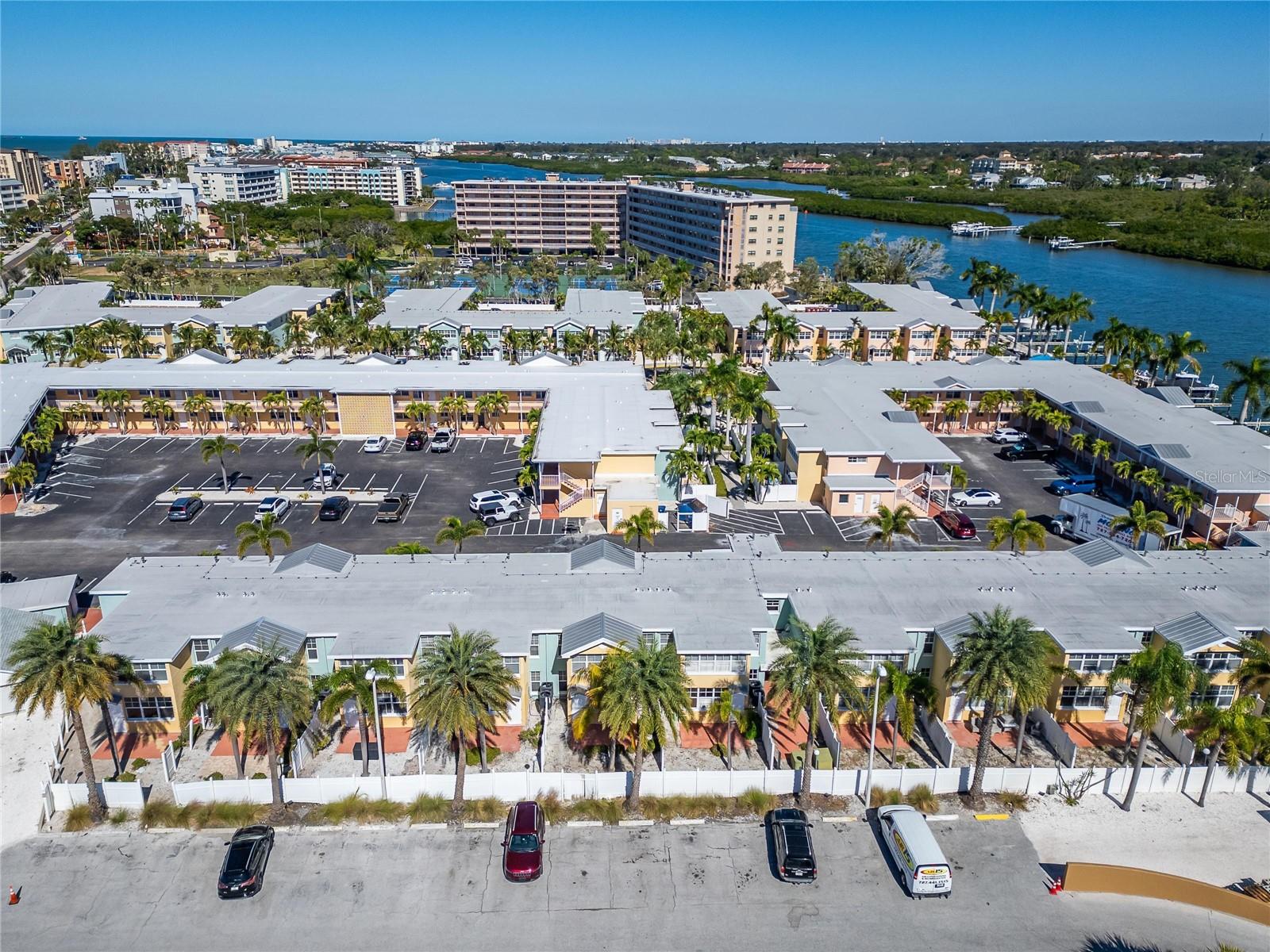 BAREFOOT BEACH RESORT - Residential