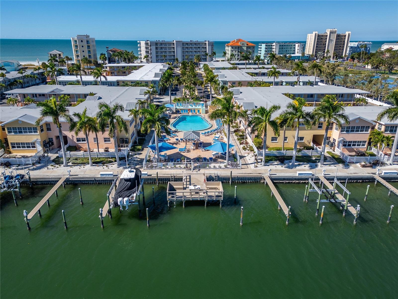 BAREFOOT BEACH RESORT - Residential