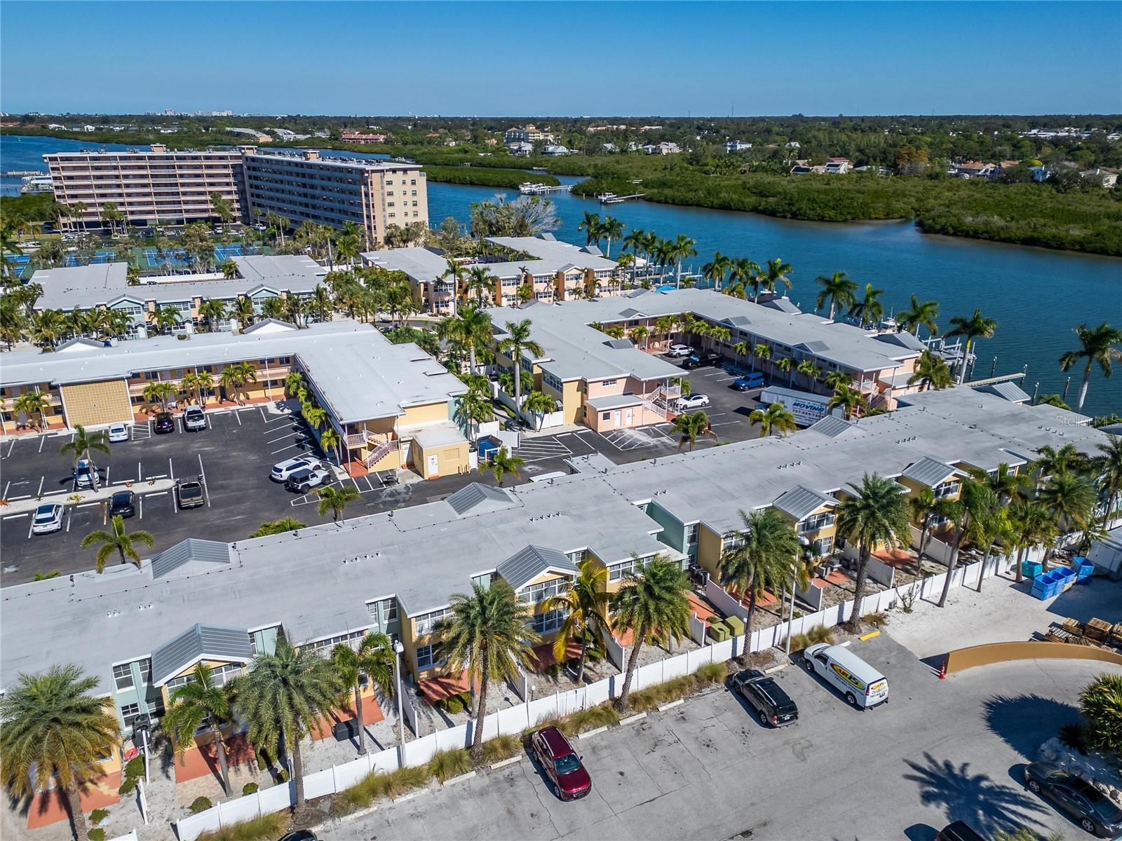 BAREFOOT BEACH RESORT - Residential