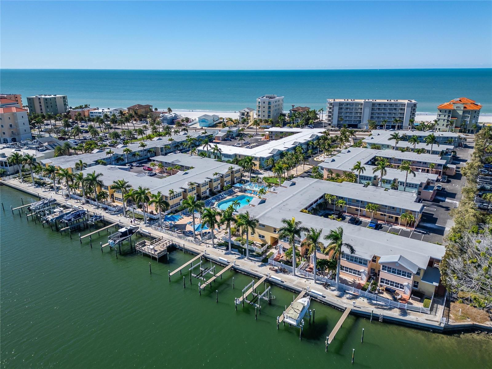 BAREFOOT BEACH RESORT - Residential