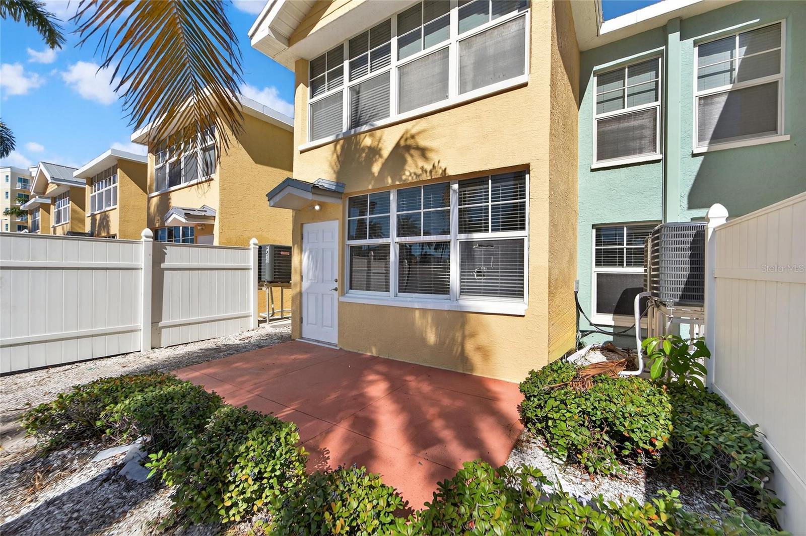 BAREFOOT BEACH RESORT - Residential