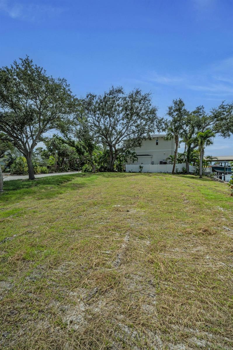 BAYSHORE ESTATES 4 - Land