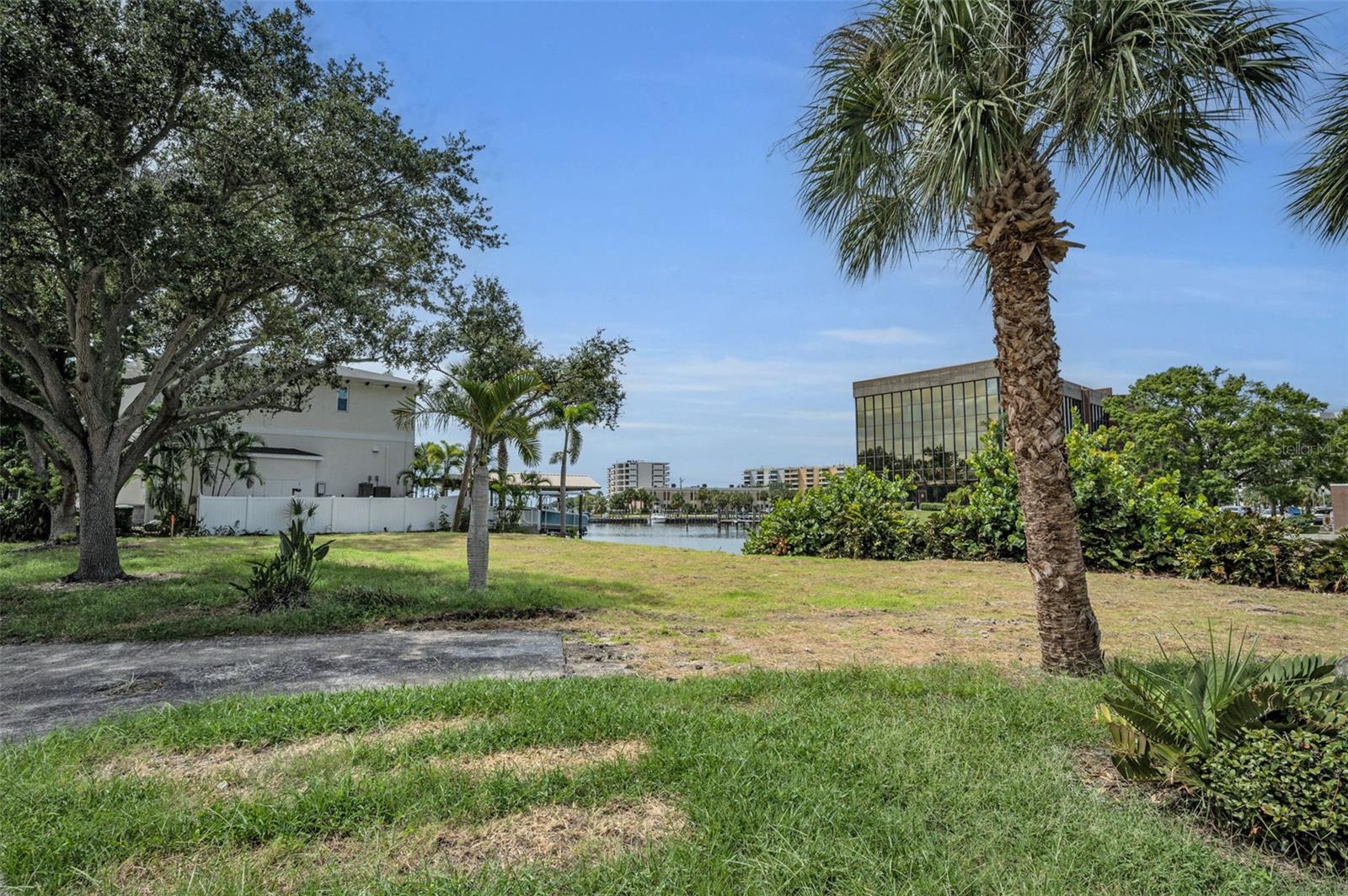 BAYSHORE ESTATES 4 - Land