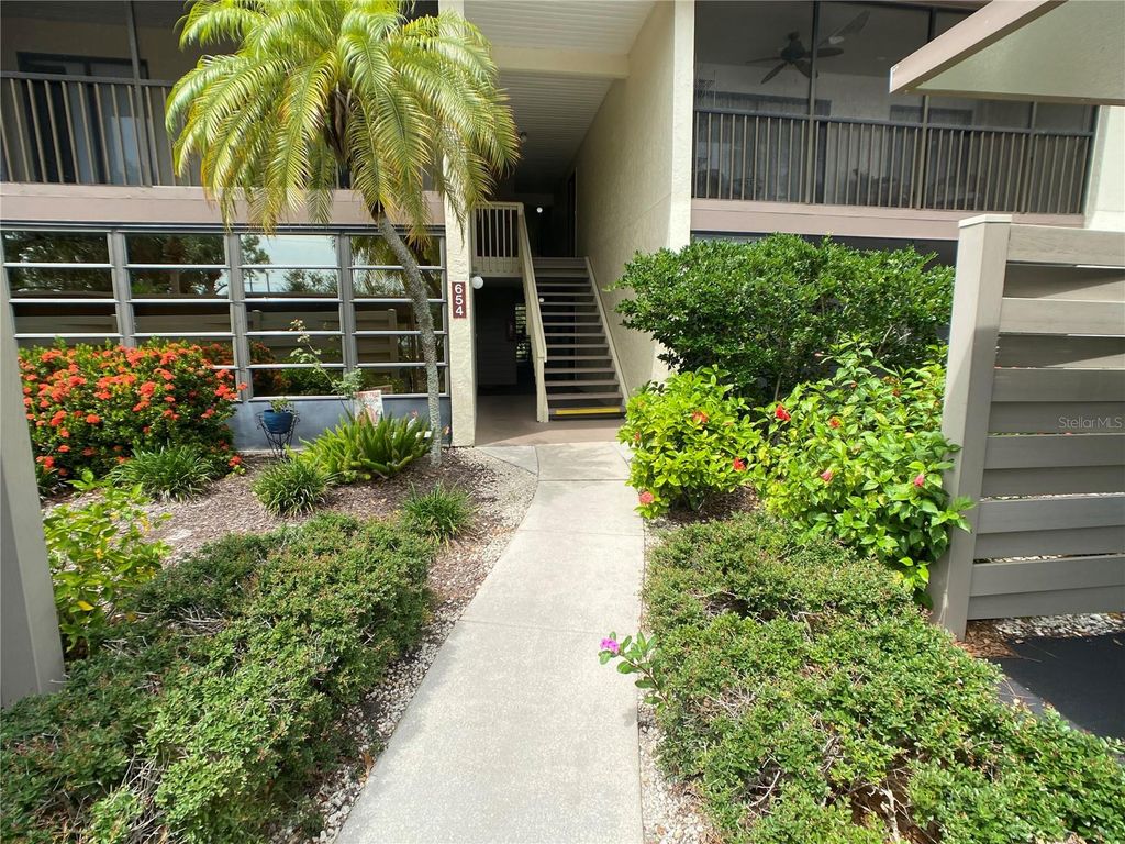 Photo of 654 Bird Bay Drive E #106, Venice, FL 34285 (MLS # N6140324)