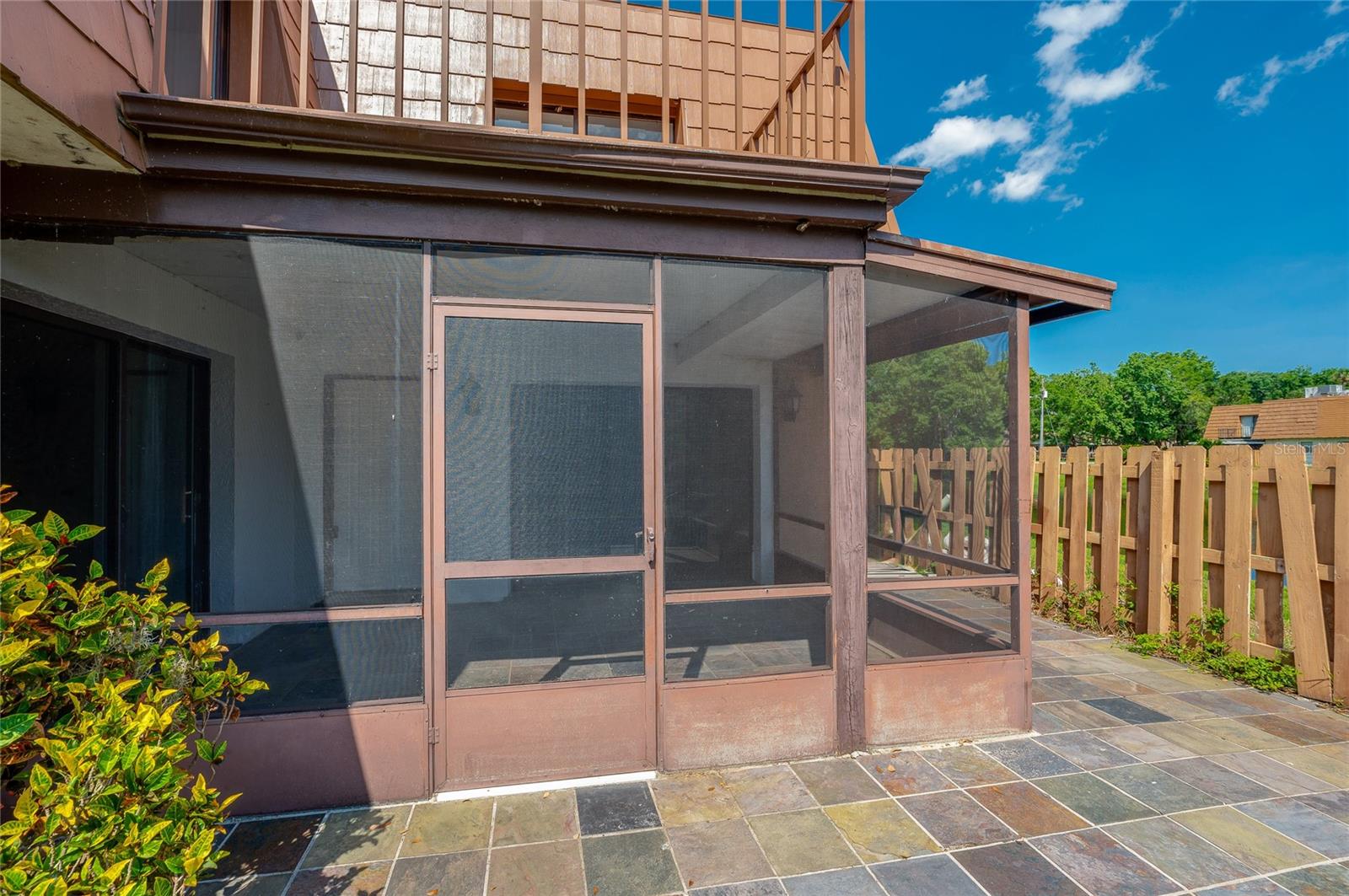 SPRINGWOOD VILLAGE UNIT 01 - Residential Lease