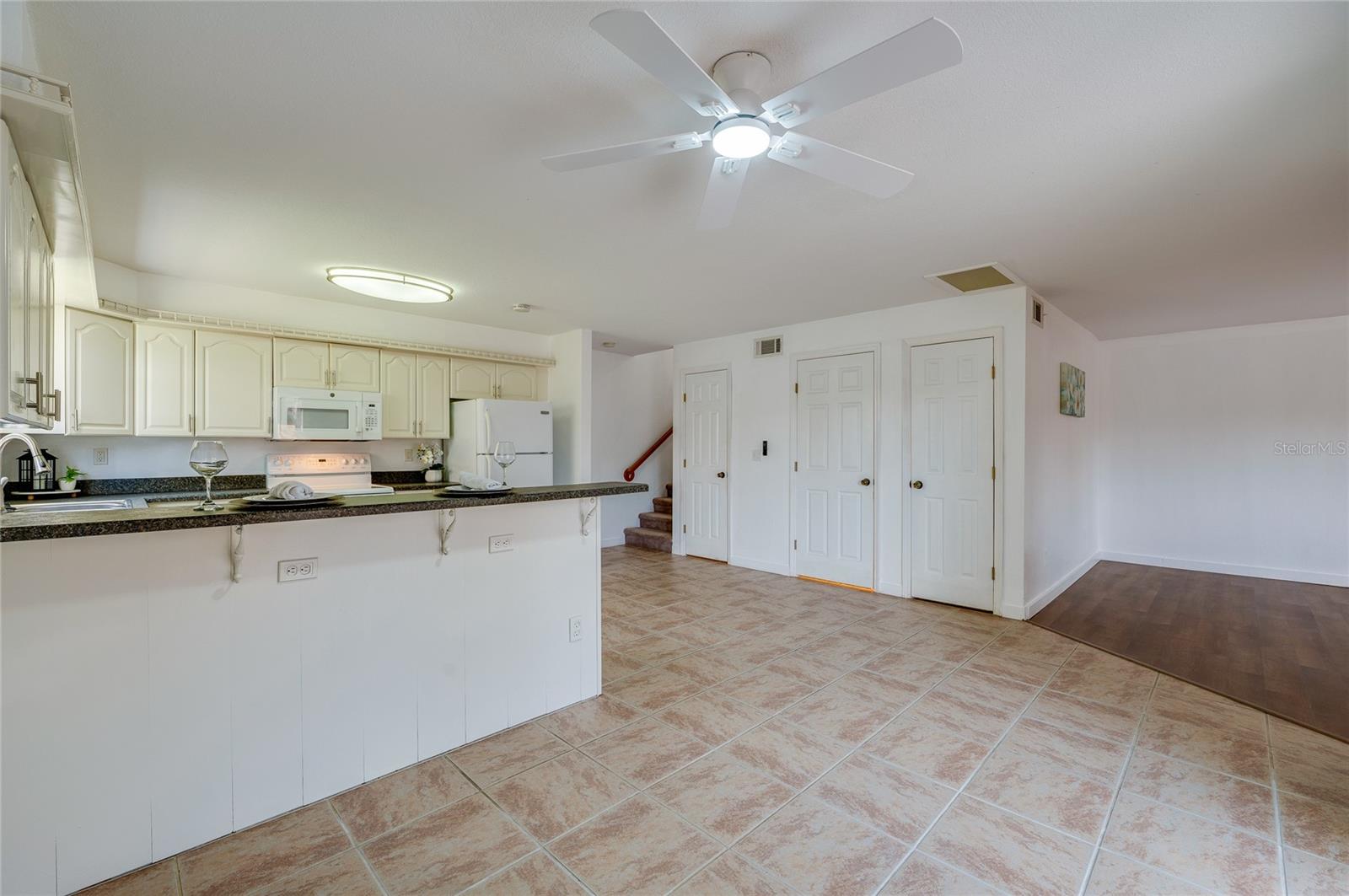 SPRINGWOOD VILLAGE UNIT 01 - Residential Lease