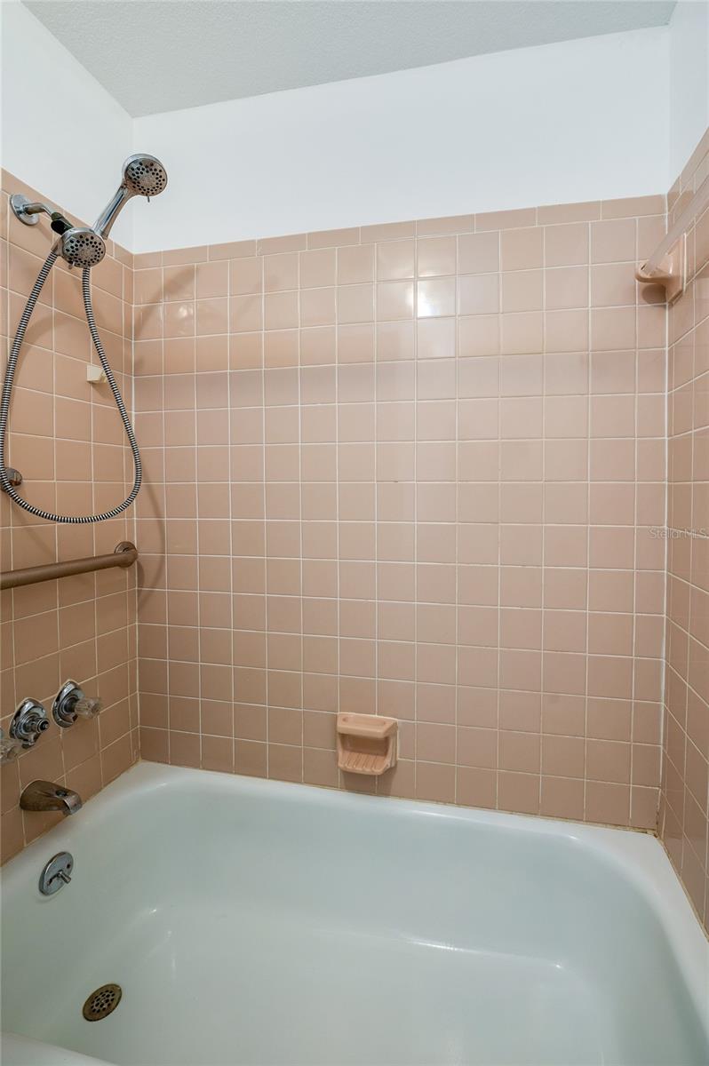 SPRINGWOOD VILLAGE UNIT 01 - Residential Lease