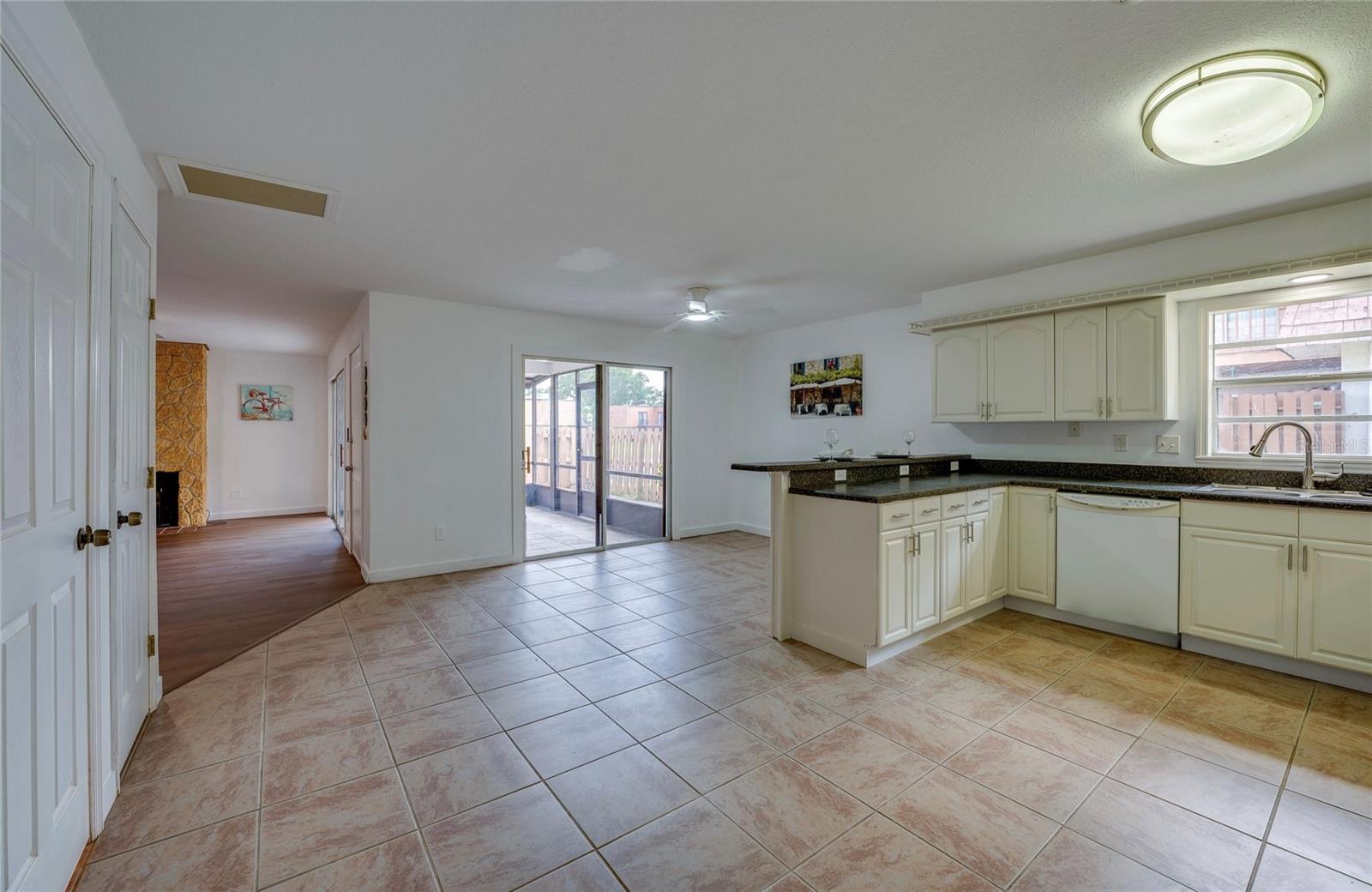 SPRINGWOOD VILLAGE UNIT 01 - Residential Lease