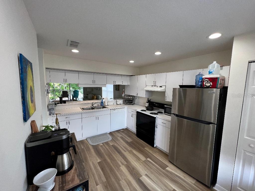 BAY POINTE VILLAS CONDO - Residential