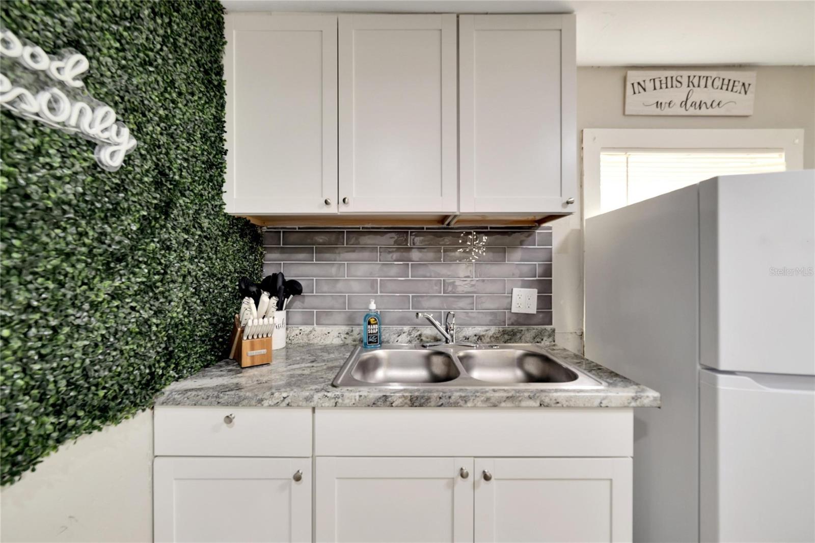 MACKMAY SUB - Residential Income