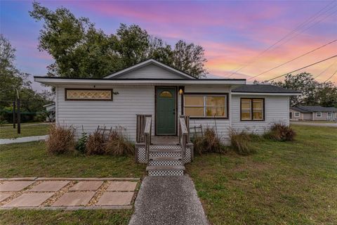 A home in AUBURNDALE