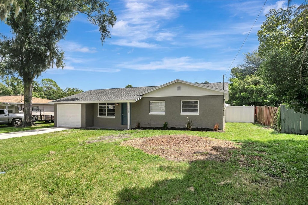 Photo of 1002 N Bracewell Drive, Plant City, FL 33563 (MLS # TB8548490)
