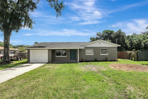 Photo of 1002 N Bracewell Drive, Plant City, FL 33563 (MLS # TB8548490)